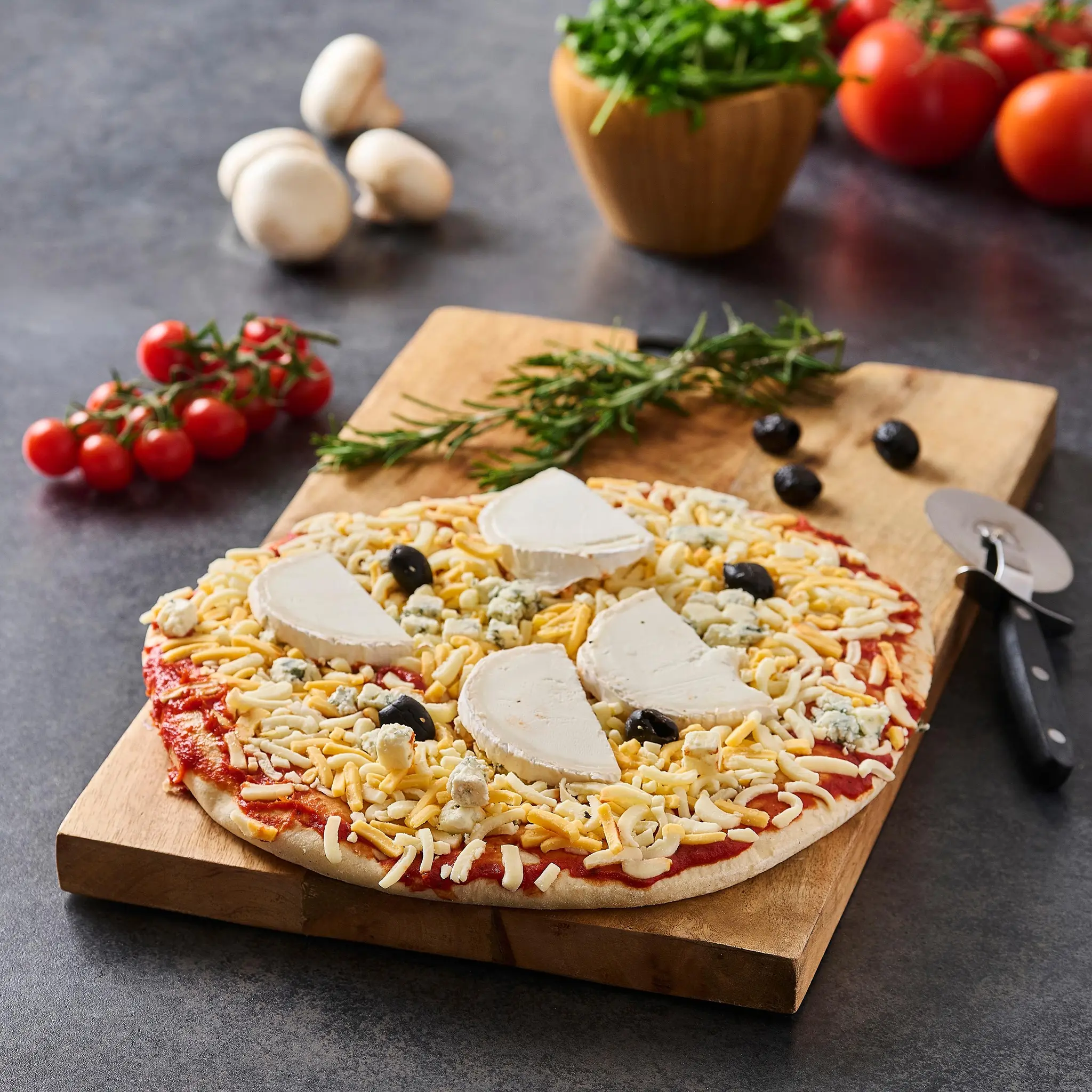 AUCHAN LE TRAITEUR Pizza crue aux 4 fromages