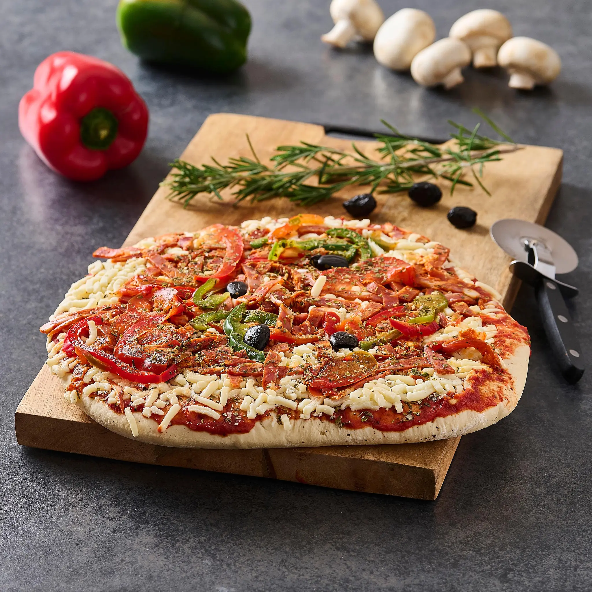 AUCHAN LE TRAITEUR Pizza espagnole crue chorizo et poivrons