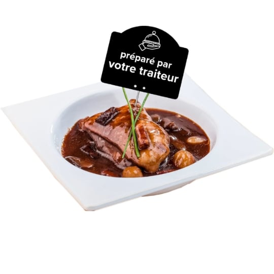 Plat cuisiné coq au vin