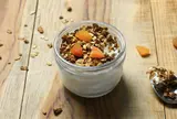 Yaourt grec, granola maison & abricots secs, Frichti (140 g)