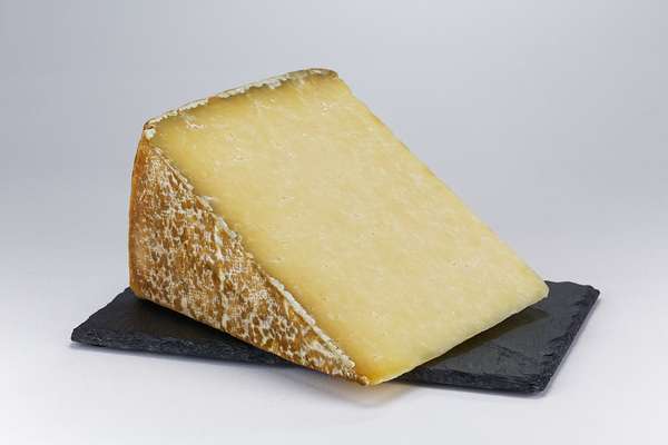 Cantal AOP entre-deux au lait cru BIO, 30% MG/PF (200 g)
