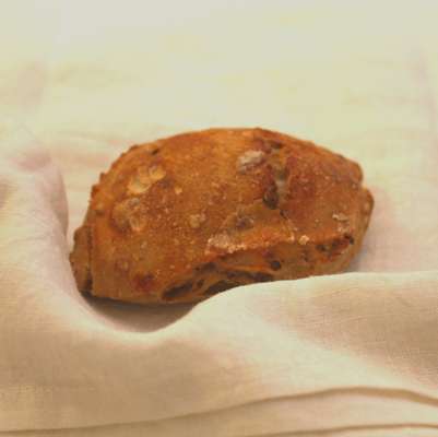 Pain abricots/ figues/ noisettes (environ 140 g)