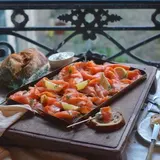 Grande planche de saumon fumé, crème fraîche, citron / à commander 48h à l'avance