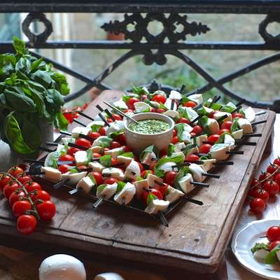 Grande planche de brochettes tomate/mozza (60 pièces) / à commander 48H à l'avance