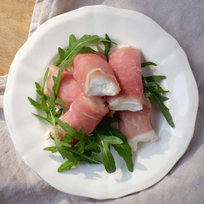 Grande planche de rouleaux mozza, Parme AOP et roquette (60 pièces) / à commander 48h à l'avance