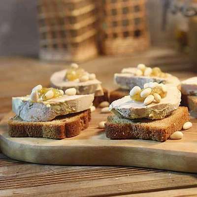 Grande planche de toasts au foie gras entier IGP Label Rouge (environ 40 pièces) /  à commander 48h à l'avance