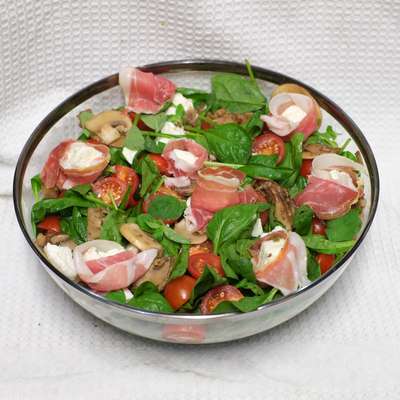 Saladier de salade à la mozza de bufflone et jambon de Parme AOP / à commander 48h à l'avance