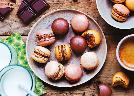 Boîte d'assortiment de macarons artisanaux (9 pièces) / à commander 48h à l'avance