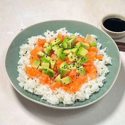 Chirashi saumon avocat (environ 340 g)