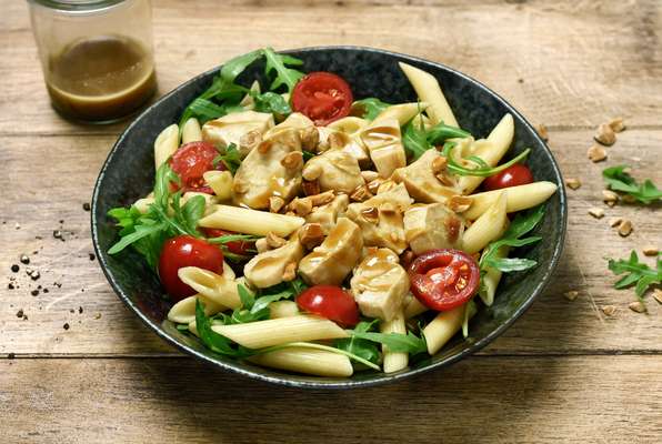 Salade de penne au poulet et vinaigrette au miel, Frichti (390 g)