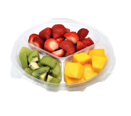 Trio de fruits frais découpés : fraise kiwi mangue  (barquette de 240 g), UE et hors UE