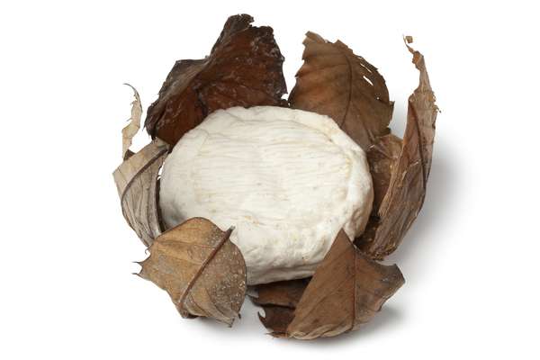 Banon AOP au lait de chèvre, "feuille de Châtaignier lié au Raphia" (100 à 110 g)