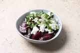 Betterave sauce framboise et chèvre émietté, Frichti (143 g)
