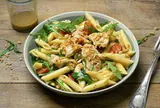 Roquette, penne au poulet & vinaigrette au miel, Frichti (390 g)